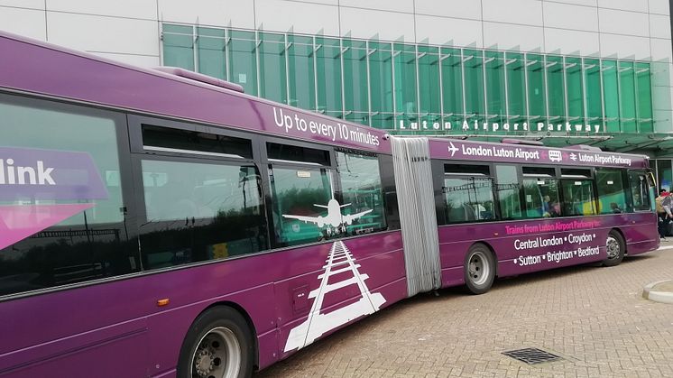 Thameslink's Luton Airport shuttle bus has started taking contactless payments