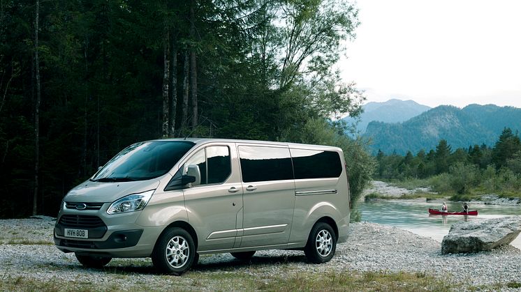 Uusi Ford Tourneo Custom hoitaa henkilökuljetukset tyylillä 