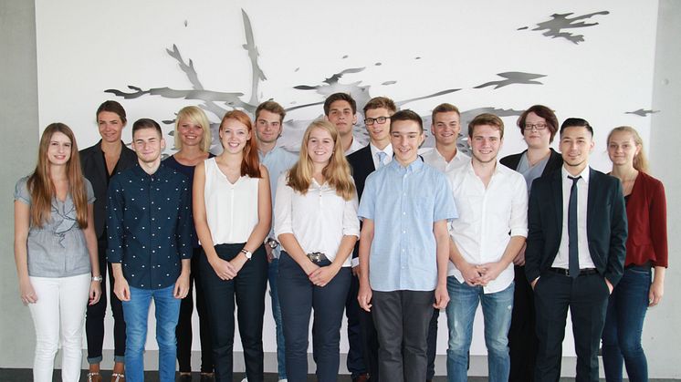 15 von 16 neuen Auszubildenden und Studierenden der Dualen Hochschule am Standort Mannheim
