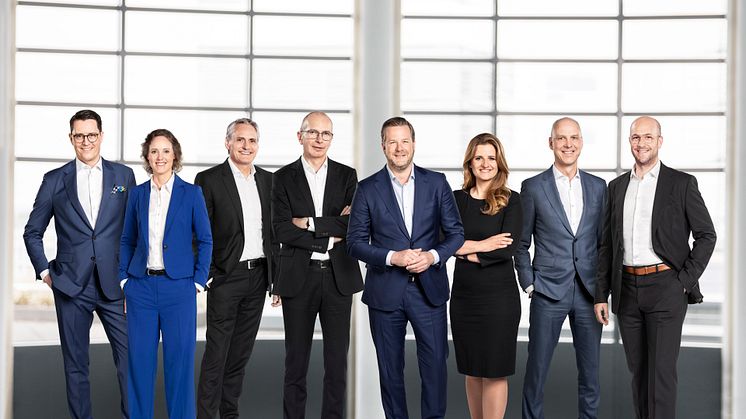 Das Vorstandsteam der Barmenia.Gothaer Finanzholding AG (von links): Thomas Bischof, Alina vom Bruck, Frank Lamsfuß, Dr. Andreas Eurich, Oliver Schoeller, Dr. Sylvia Eichelberg, Harald Epple und Christian Ritz.