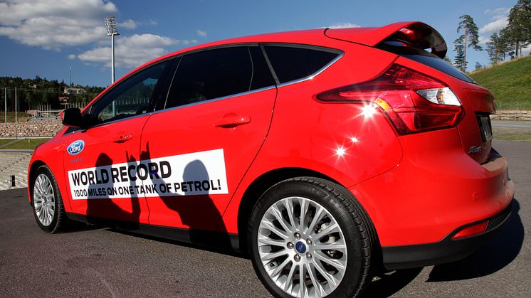 Knut Wilthil og Henrik Borchgrevink satte verdensrekord i økonomikjøring med Ford Focus med den prisbelønte 1.0-liters EcoBoostmotoren