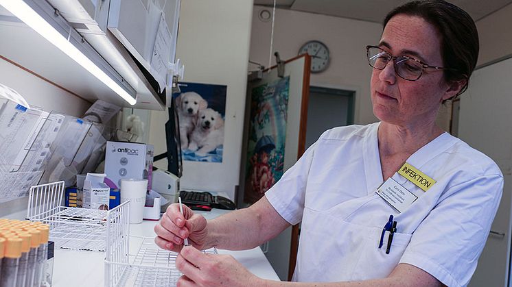 Karin Holm, infektionsläkare på Skånes universitetssjukhus, har studerat effekterna av konvalescentplasma som behandling mot covid-19.