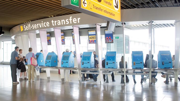 KLM self service transfer desk på Amsterdam Airport Schiphol