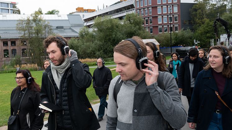 Lydvandringer i Oslo sentrum under pågående arkitektur triennale.