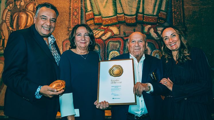 Frixos Papadopoulos received the global Founder of the Year Honorary Award for his lifelong work in building up the family business Fontana Food. Frixos was awarded together with his family at the Founders’ Awards Gala.