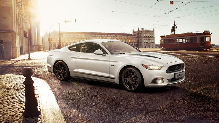 Ford esittelee Mustang Black Shadow Edition- ja Mustang Blue Edition -erikoismallit