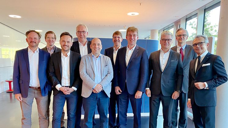 IBA-Vorstand: Dr. Jochen Ihring, Philipp Müller, Thomas Schmeer, Hartmut Hagemann, Daniel Kittner, Hendrik Hund, Helmut Link, Maik Hänel, Anton Flechtner sowie Thomas Jünger (GF). Nicht im Bild sind die IBA-Vorstände Dirk Aßmann, Dr. Roman Ehrhardt.