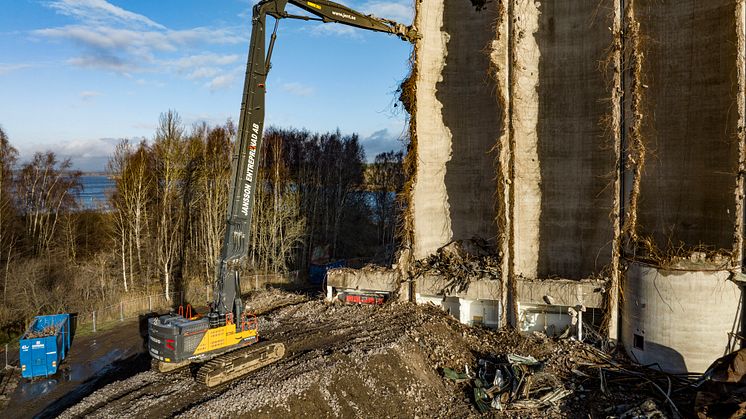 Volvo EC750E HR river Lantmännens silo