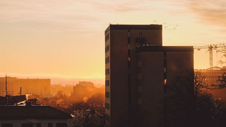 2 av 3 köpare och mäklare tror på fortsatt lägre bostadspriser i höst