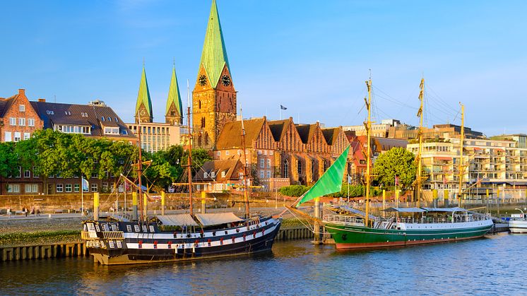 Bremen: "Alexander von Humboldt" på Weser, Vor Frue Kirke © DZT / Francesco Carovillano