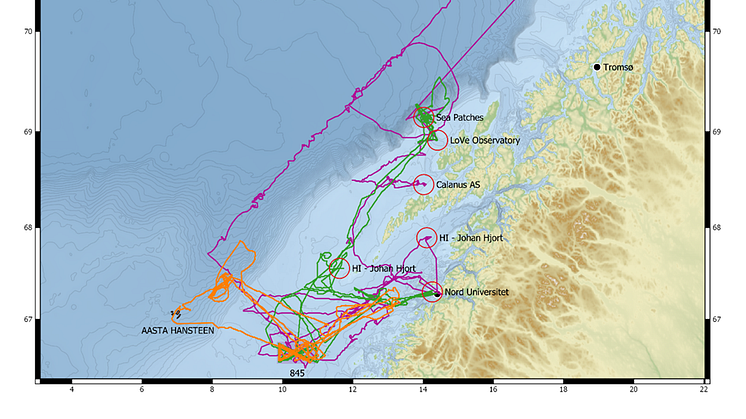    Seilingsrute og avtalte møtepunkter med andre fartøy/prosjekter (Rosa=Sailbuoy; Oransje=Seaglider; Grønn=Waveglider)