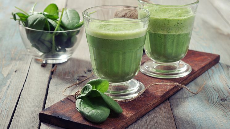 Forskare vid Linköpings universitet har undersökt vilken dryck som är bäst när det gäller att frigöra antioxidanten lutein från spenat i smoothie. Foto: tashka2000/iStock