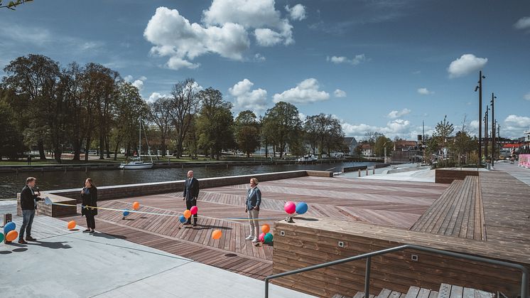 Under invigningen medverkade Pernilla Logren, projektledare för Norrtälje Hamn, Bino Drummond (M) och Ulrika Falk (S). Presschef Lars Lindberger ledde den digitala invigningen som livesändes på Norrtälje kommuns Facebooksida. Foto: Hans Logren