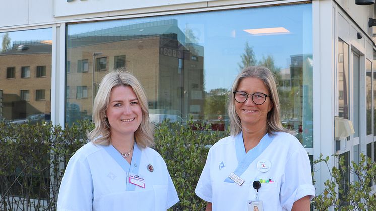 Sjuksköterskan Lina Viklund och kollegan Anne Marie Österdahl hoppas att befintliga blodgivare som har blodgrupp A eller 0 så snart som möjligt kommer och donerar.