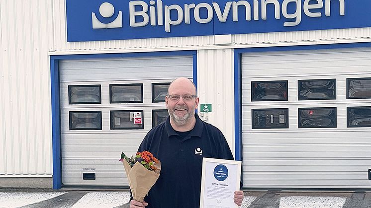 Johnny Pettersson, besiktningstekniker på Bilprovningen i Västerås-Tunbytorp, har utsetts till månadens medarbetare. Foto: Bilprovningen