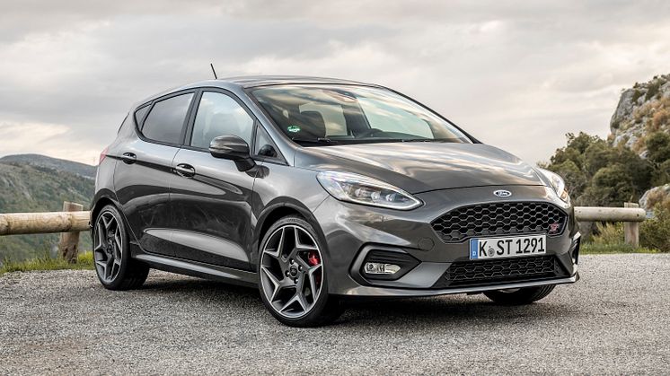 Noul Ford Fiesta ST duce performanțele de hot-hatch la nivelul următor cu ajutorul tehnologiilor prezente în premieră în industrie