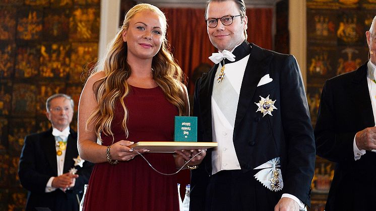 Ida Backlund och prins Daniel vid ceremonin
