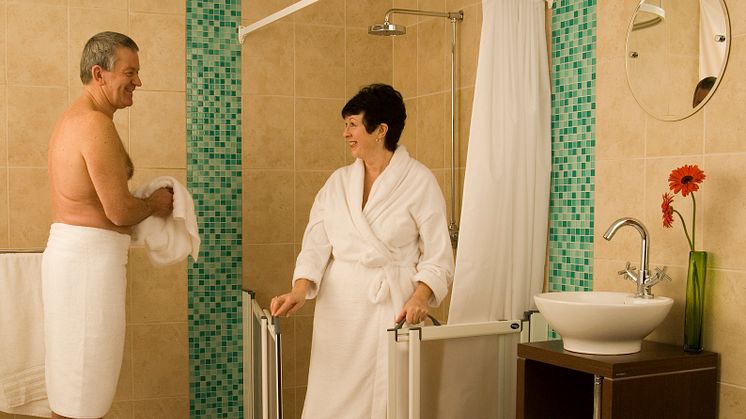 Komfortable Duschtüren für Jung und Alt von Sanftläufer Duschsysteme
