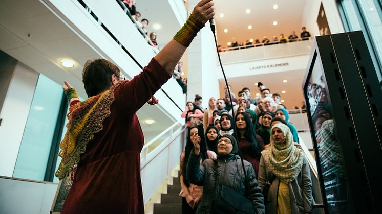 Kärleken sprider sig på Stadsbiblioteket under SFI-dagen