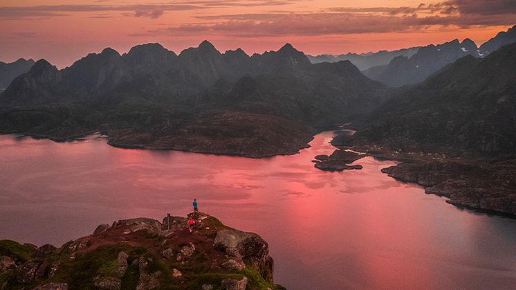 fjallvy-i-solnedgang-pexels1559402-tobias-bjørkli-800x533