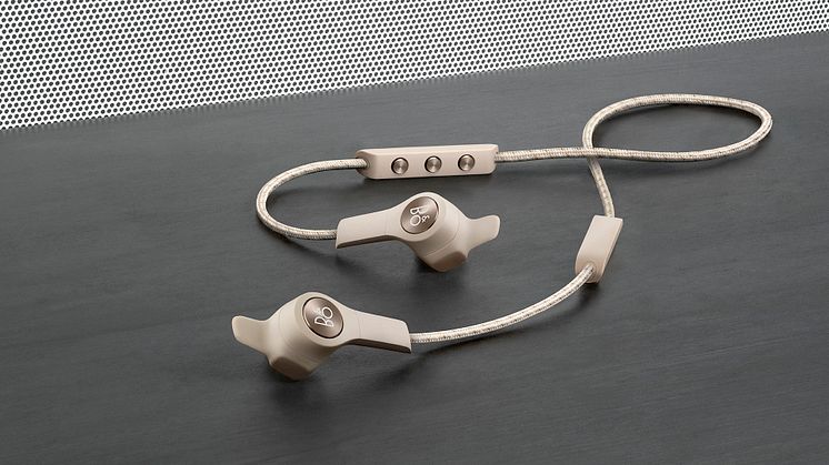 Beoplay E6 sand
