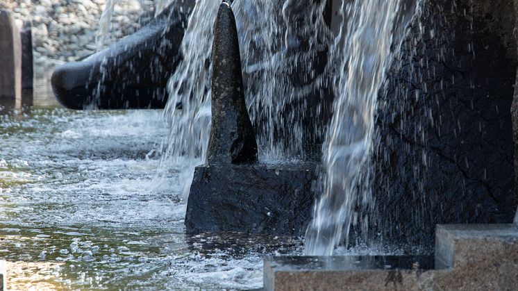 Bård Breiviks visjon var en flerkulturell park med en åpen Hovinbekk rennende gjennom kunstelementer av stein, og en grønn oase med rom for økt forståelse og samhold i bydel Gamle Oslo. Foto: Ingvild Brekke Myklebust, Kulturetaten, Oslo kommune