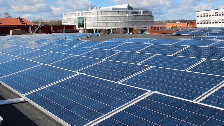 Akademiska Hus största solcellsanläggning installeras i Uppsala