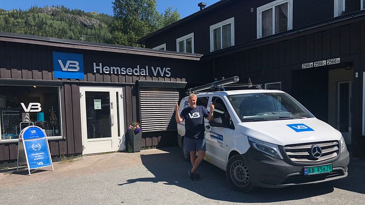 Håkon Albjerk i VB Hemsedal VVS gir tommel opp for ny kontrakt