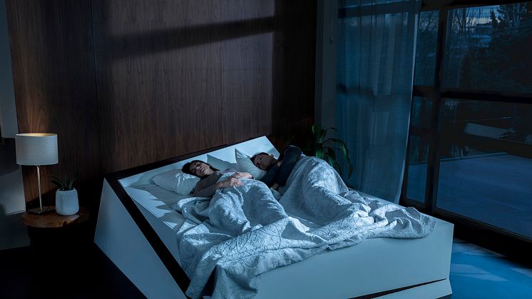 Beim Schlafen in einem Doppelbett haben viele Paare jeweils weniger Platz als ein Kind in einem Einzelbett – wegen Partnern, die sich nachts hin und her wälzen