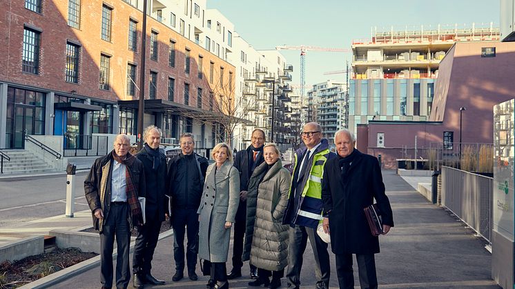 Styret i Höegh Eiendom på befaring på HasleLinje, fra venstre: Peter Groth, Arne Vannebo, Morten W. Høegh, Lise Duetoft, Eirik Thrygg (adm. dir), Isabella Alveberg, Leif O. Høegh og Paul Eirik Lødøen.