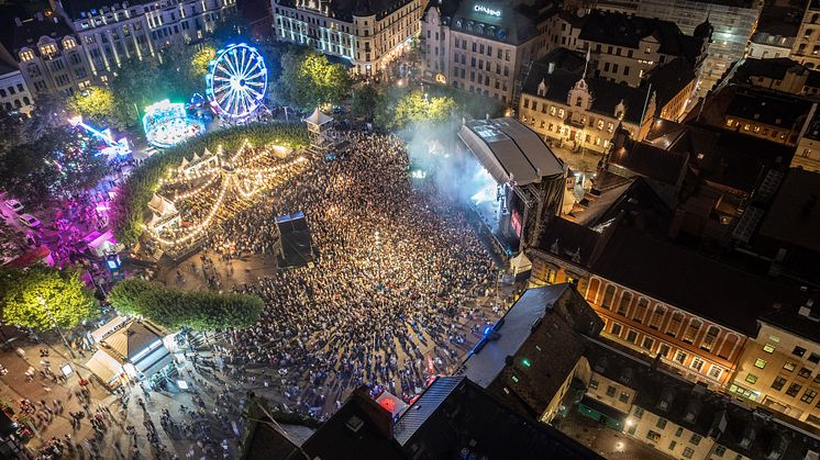 Danska Mø avslutade Malmöfestivalen 2024 på Stortorget. Foto: Highshot