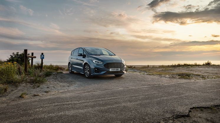 Modernizované modely Ford S-MAX a Galaxy lze již objednávat