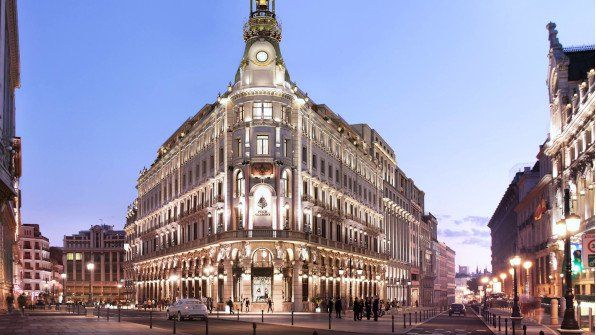 Galeria Canalejas i Madrid består av spennende butikker, restauranter samt Spanias første Four Season hotell. 