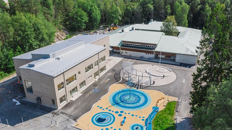Med den nya tillbyggnaden är Sjötorpsskolan i Skogås från och med höstterminen 2021 en F-6-skola med plats för omkring 400 elever.