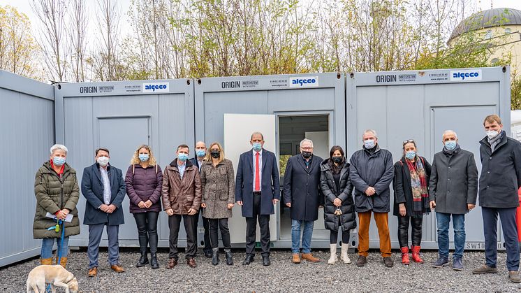 Algeco hat der Stadt Kehl fünf Mietcontainer für die Winterzeit gespendet, in denen bis zu 15 obdachlose Menschen übernachten können. Mitte November hat der Spezialist für modulare Raumlösungen den neuen Kälteschutz offiziell an die Stadt übergeben.