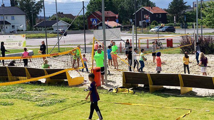 Sandvolleyball i Fossumparken med Vestli IL var en av aktivitetene i sommer. 