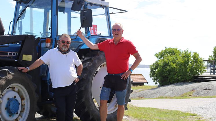 Sollids Camping på västra Orust – här trivs både folk och maskiner – och en blå Ford 4610 från 1988 håller campingen i topp