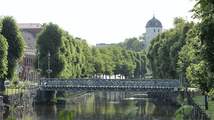 Bäveån rinner genom de centrala delarna av Uddevalla. Foto: Jenny Martinsson, Uddevalla kommun