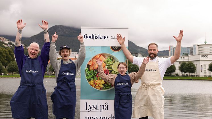 Vinnerlaget: Petter Thomesen (42),  Stian Thomesen (28) og Tilde Sandnes Thomesen (10). Til høyre: Mentor Adam Bjerck. Foto: Øystein Grutle Haara