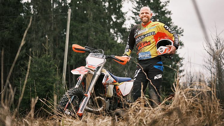 André Wold Larsen är enduroidrottare och lever med endast 10% hörsel och fick ett nytt liv med hjälp av hörapparaterna.