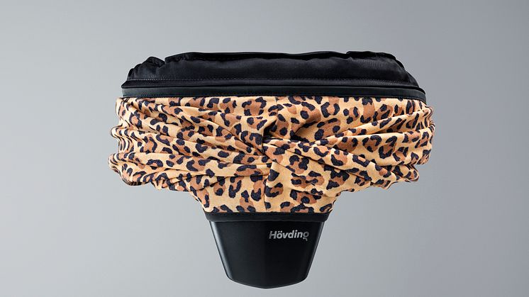 Nu kommer forårets kollektion af covers til Hövding 3. De nye sæsoncovers “Neo Mint” og “Leopard” tilføjer farver til forårslooket på cykelturen og øger samtidig synligheden i trafikken.