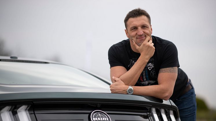 Dr. Kiss Gergely háromszoros olimpiai bajnok vizilabdázó és a Ford Mustang Bullitt