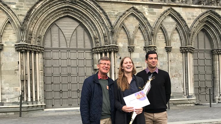 Vinnergruppen fra Multiconsult består av Ulf Christensen (til venstre), Anna Frederikke Østby og Wolfgang Kampel. (Foto: Chin-Yu Lee/Trondheim kommune)