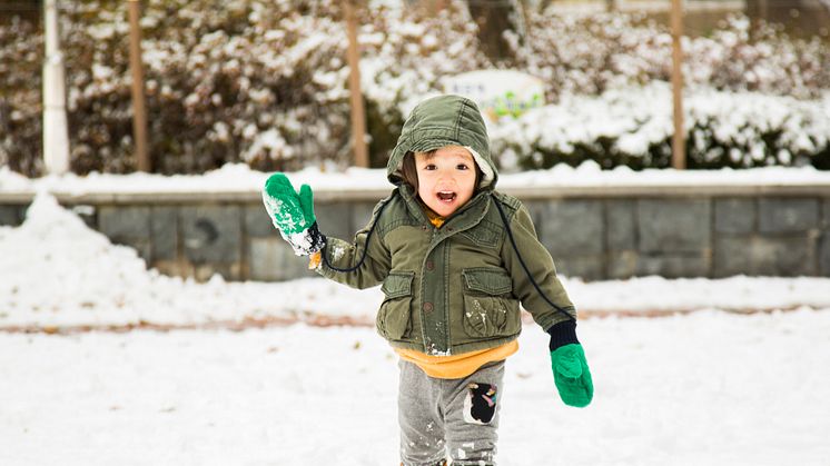 Så er den mørke og kolde tid atter over os. Danske Fodterapeuter har samlet en række råd til, hvordan dine børn kommer gennem vinteren med tørre, varme og sunde fødder.