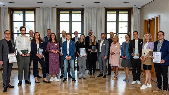 Preisträger und Laudatoren des 19. "Medienpreis Mittelstand" bei der Verleihung in Berlin Foto: Jürgen Sendel