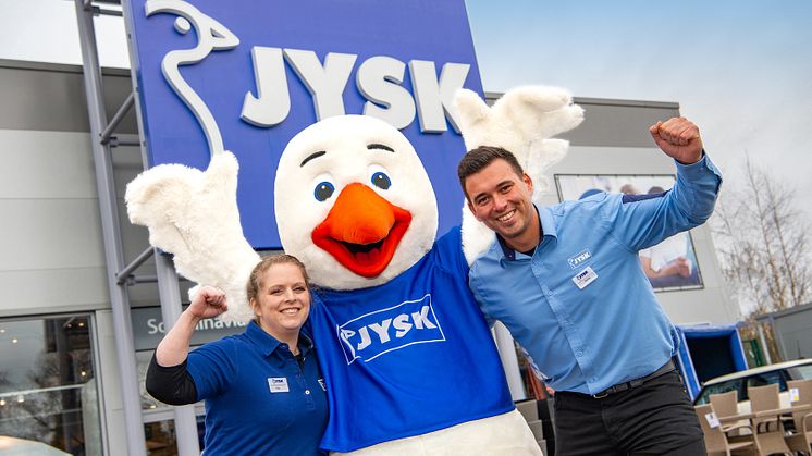 JYSK UK Country Manager David Ashton with the JYSK Goose and new Oldham store manager Natalie Waring