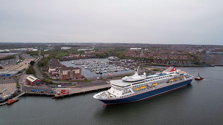 Balmoral cruising out of Newcastle 2022_ShakeDownSailing (2)