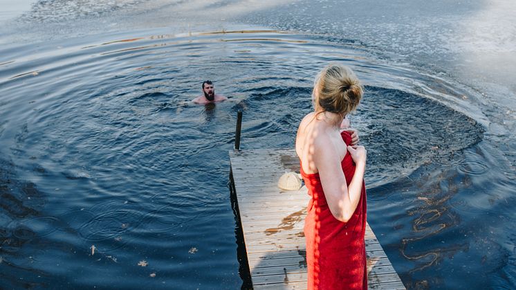 Rökbastu och vinterbad är en gammal estländsk tradition och vinteraktivitet. Foto: Visit Estonia.