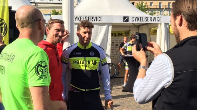 Johan Olsson cyklar sin första Vätternrundan med Motala AIF Cykel