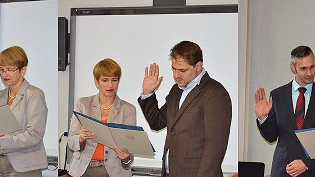 Verena Klapschus, Ronny Freier und Marc Roedenbeck (v.l.) während der Ernennung durch Wissenschaftsministerin Martina Münch. © MWFK